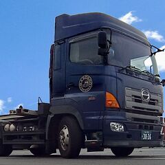 【正社員・契約社員／年齢不問】横浜港コンテナ輸送の運転手募集！の画像