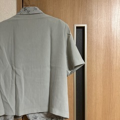 （タグ付き新品）ブラウス　花柄　重ね着　襟付き　エレガント　肩パッド付き　半袖の画像