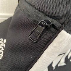 adidas ボストンバッグの画像