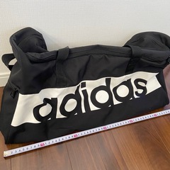 adidas ボストンバッグの画像