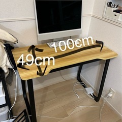 パソコン　デスクの画像