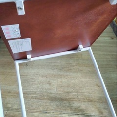 トイテーブル　サイドテーブルの画像