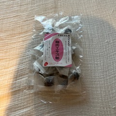 紅茶とお菓子のセットの画像