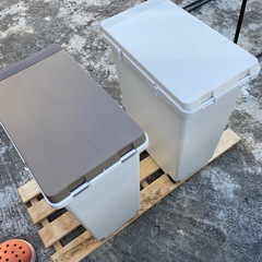 中古　ゴミ箱　ブラウン　ホワイト　まとめての画像