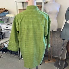 M2510-328 Careermate ノーカラー シャツ 7分丈 グリーン 男女兼用 サイズ表記なし 中古美品 の画像