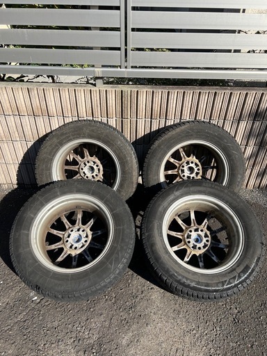 【受付終了】
215/65R16中古スタッドレスタイヤホイール付4本