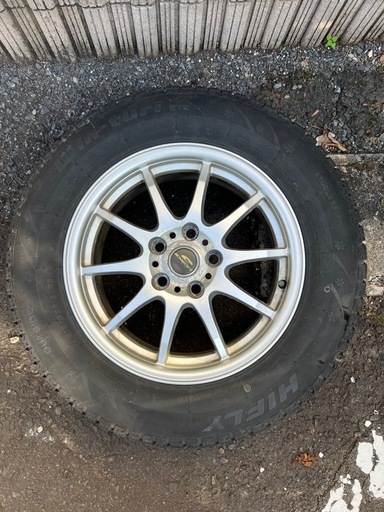 【受付終了】
215/65R16中古スタッドレスタイヤホイール付4本