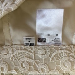 【UNIQLO】フラワーレース膝丈スカートの画像