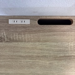 美品✨コンセント付きテーブル／コード穴ありで便利の画像