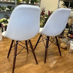 モデルルーム展示品レザー張りチェア2脚の画像