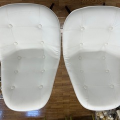 モデルルーム展示品レザー張りチェア2脚の画像