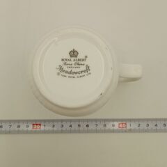 ロイヤルアルバート　メドウクロフト　マグカップ　Bone China　イングランドの画像
