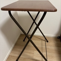 折りたたみテーブルの画像