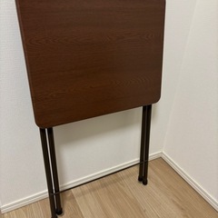折りたたみテーブルの画像