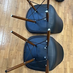 モデルルーム展示品レザーチェア2脚の画像