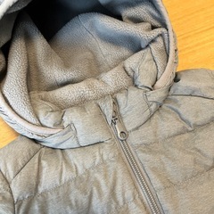 ユニクロ　UNIQLO 80㎝　ダウンコート　フード付き　グレーの画像
