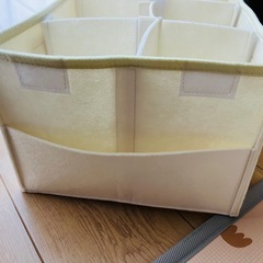 オムツストッカーと試供品いろいろの画像