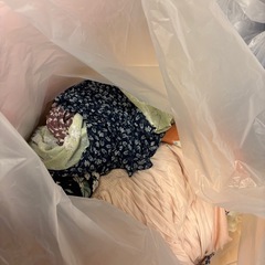 大量のハワイアン古着、靴、かばんかばんの画像