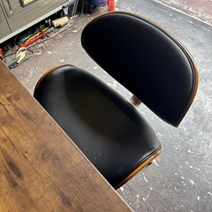 テーブルとチェアのセットの画像