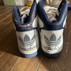 adidasハイカットスニーカーUS7 JP27.0の画像