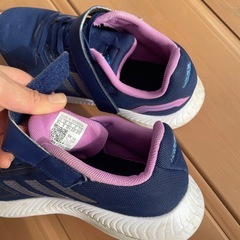女の子　靴　スニーカー　21と22と22㎝の画像