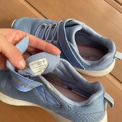女の子　靴　スニーカー　21と22と22㎝の画像