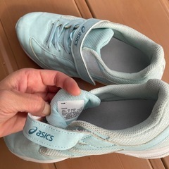 女の子　靴　スニーカー　21と22と22㎝の画像