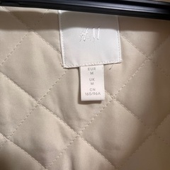 H&M コート　キルティング　ベージュ　Mの画像