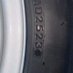 年式2023 BRIDGESTONE  185/60R15 スタッドレスタイヤホイール付き4本の画像