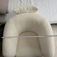 一人用チェアお譲りします・ブークレ生地ホワイト美品の画像