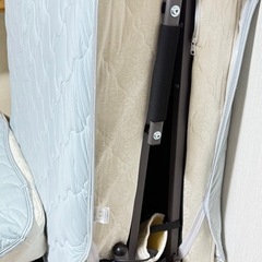 折りたたみ電動ベッド、2台セットの画像