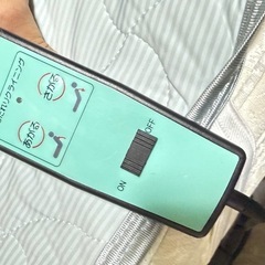折りたたみ電動ベッド、2台セットの画像