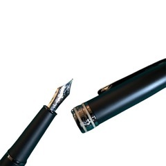 未使用品　高級万年筆　ダークネイビーの画像