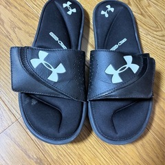  アンダーアーマー　サンダルの画像