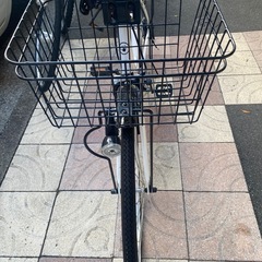ママチャリ　白　ギアなし　カゴ付き自転車　26インチの画像