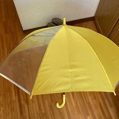 こども用の傘と長靴の画像