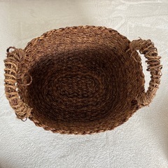 持ち手つきのカゴの画像
