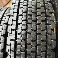 バリ溝9分山
以上★ブリジストン★W900スタッドレス★225/90R17.5★ホイールセット6穴の画像