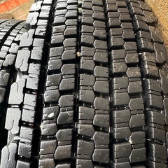 バリ溝9分山
以上★ブリジストン★W900スタッドレス★225/90R17.5★ホイールセット6穴の画像
