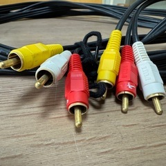 RCA ビデオケーブルAVケーブル(赤 白 黄)5mの画像