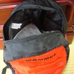 MAMMUT 　キッズリュック　レッド/ブラックの画像