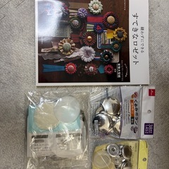ロゼットデザイン本、くるみボタン、フリルリボンが作れる台紙のセットの画像