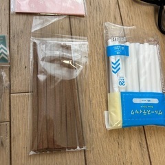 雑品　カード　ラッピング　グルーガン　筆　付箋　塗料の画像