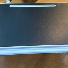 ベッドテーブルの画像