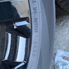 ほぼ新品　納車前取り外し　デリカＤ５ シャモニー 純正タイヤ、ホイール、純正ナット付き ４本セットの画像
