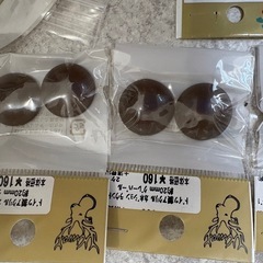 カボション、コットンパール、ボタンなど手芸品の画像