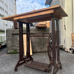 アンティークミシン　脚
の画像
