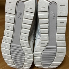 《未使用品》New Balance ホワイト スニーカーの画像
