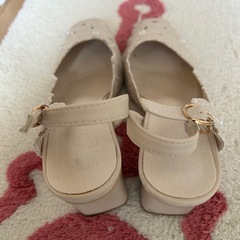アイボリー スリングバックパンプス 22.5cmの画像