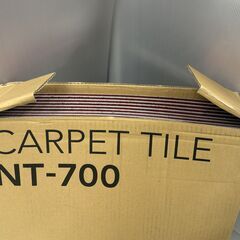 【ほぼ未使用】タイルカーペット サンゲツ NT-700 廃番色レッド　20枚の画像